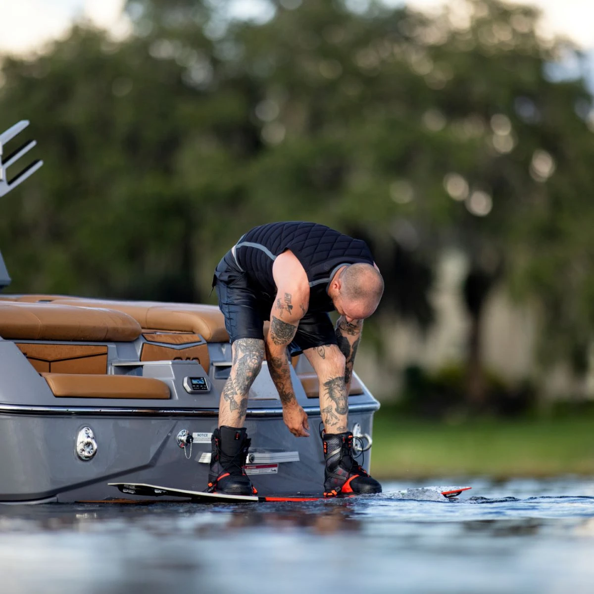 Follow B.P. Plus Comp Wake Vest In Blackout - Image 4